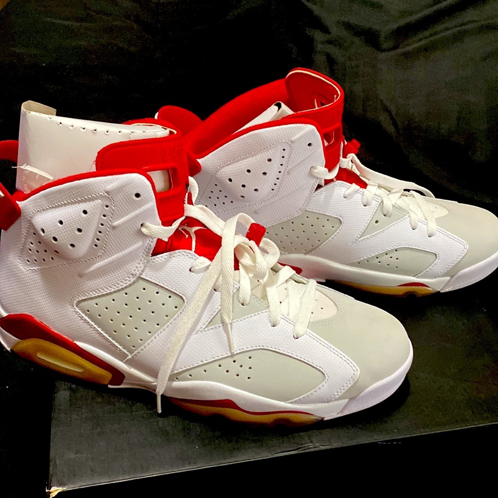NikeAir Jordan 6 Retro-Men’s-Size 13 **PRICE DROP** ACCEPTING ALL OFFERS!